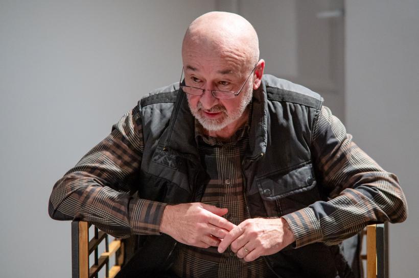 Reflex5 se produce în Stagiunea75 18828102