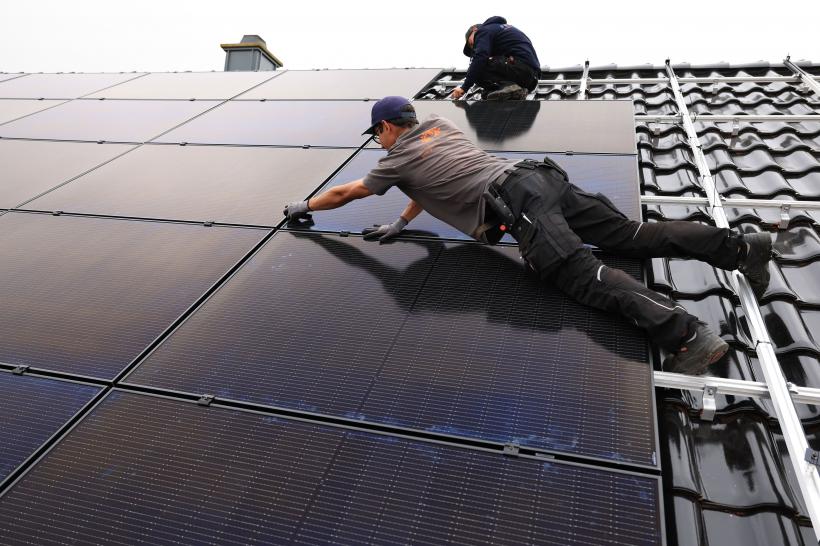 Uniunea Europeană oferă Ucrainei panouri solare