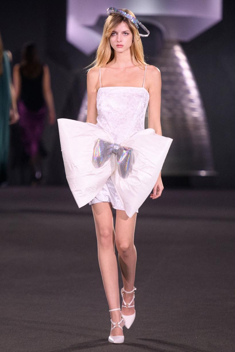 Pierre Cardin, la Săptămâna Modei de la Paris cu o linie din era spațială! 18828513