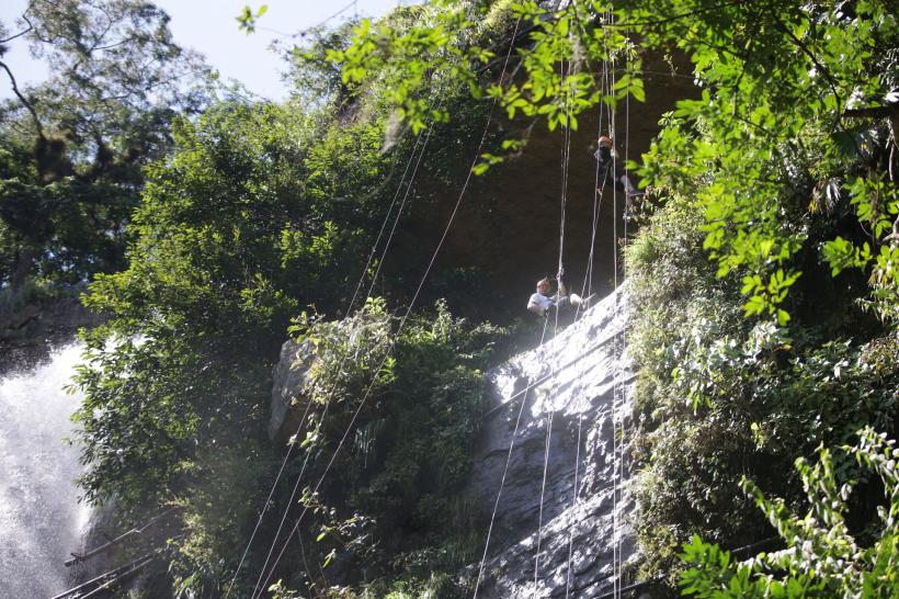 America Express își păstrează poziția de lider. Amuleta aduce adrenalină la maximum: sporturi extreme într-un peisaj spectaculos 18828735