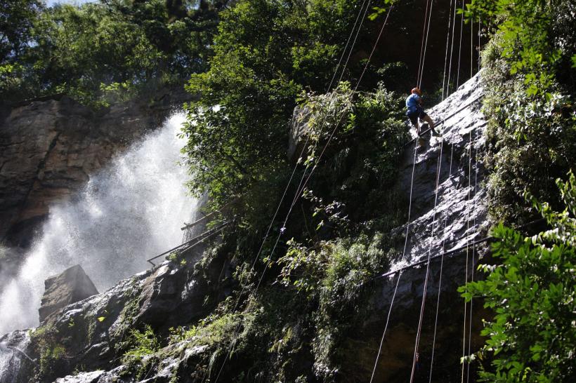America Express își păstrează poziția de lider. Amuleta aduce adrenalină la maximum: sporturi extreme într-un peisaj spectaculos 18828740
