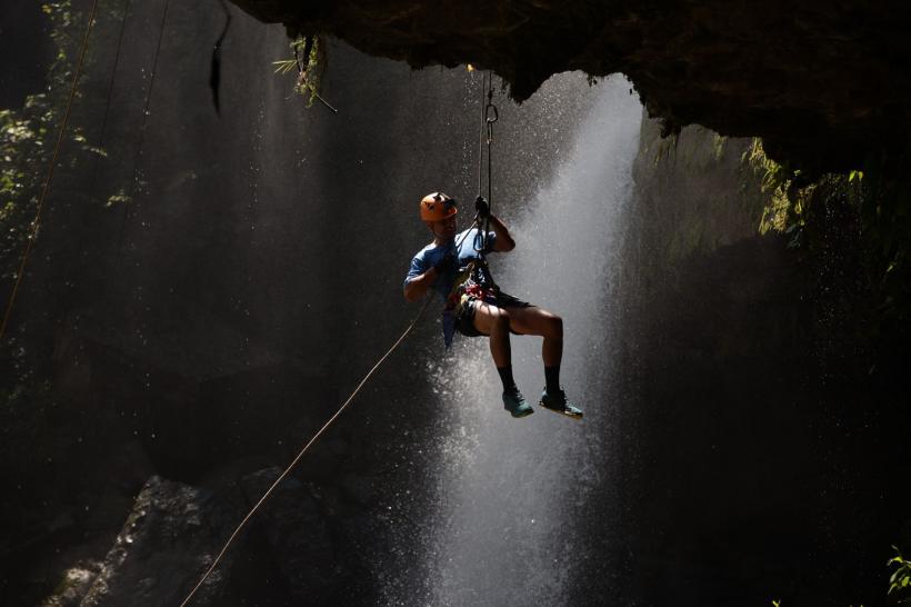 America Express își păstrează poziția de lider. Amuleta aduce adrenalină la maximum: sporturi extreme într-un peisaj spectaculos 18828741