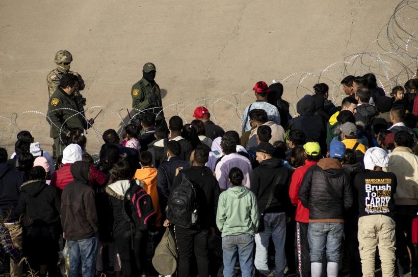 Inuman: 340 de migranți, inclusiv 103 copii, înghesuiți într-un TIR abandonat 18828656