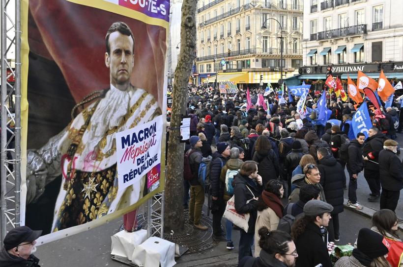 Proteste în Franța: Oamenii nemulțumiți de reforma pensiilor au blocat rafinăriile