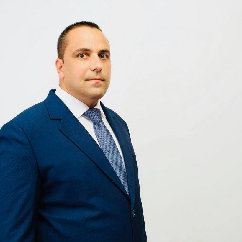 12.000 lei, şpagă pentru un post de buldoexcavatorist 18828591