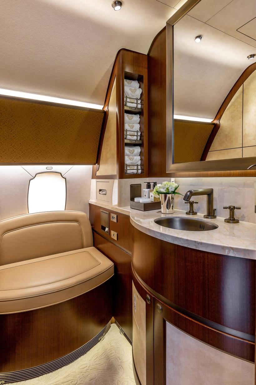 Cum arată avionul VIP cu care Klaus Iohannis a călătorit în Japonia. Cum au reacționat românii după ce văzut imaginile 18828878