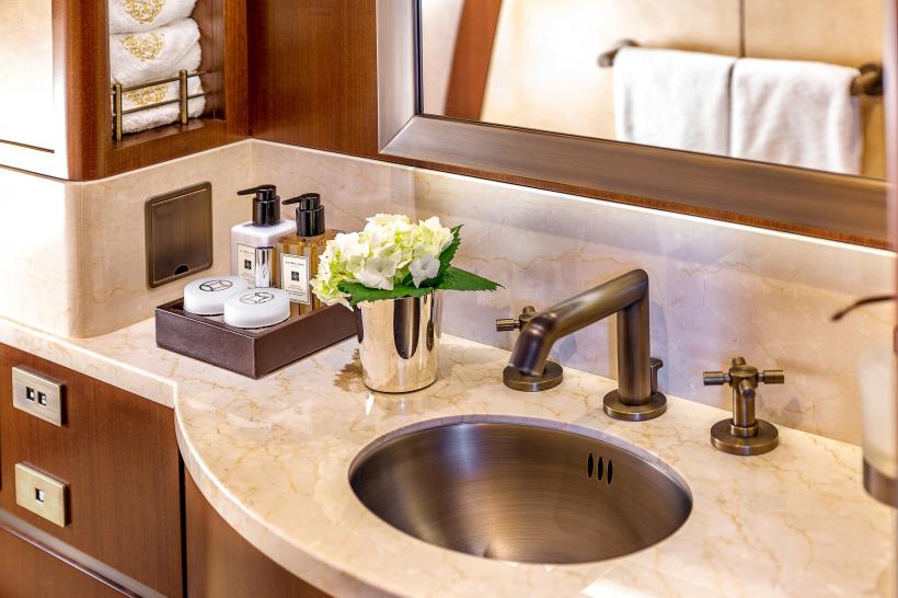 Cum arată avionul VIP cu care Klaus Iohannis a călătorit în Japonia. Cum au reacționat românii după ce văzut imaginile 18828879