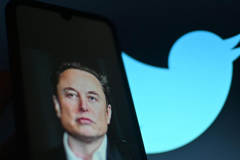  Elon Musk i-a cerut scuze unui angajat, după o dispută online 