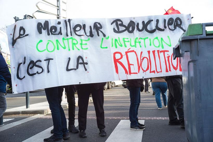 „Tsunami social” la Paris: Macron, față în față cu sindicatele, într-o confruntare pe viață și pe moarte 18828780