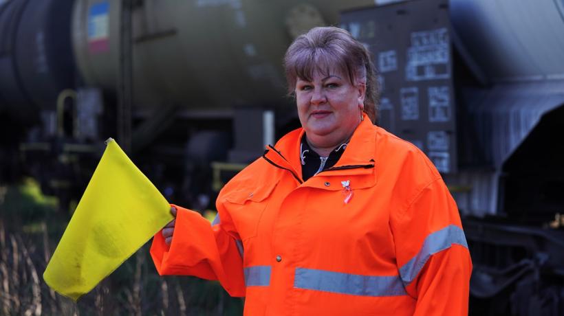 Femeile din CFR: “Este o meserie pentru bărbați, dar, în lumea bărbaților, putem să lucrăm și noi” 18828817