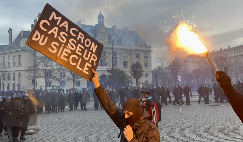 Protestele europene se sparg în zidul de la București