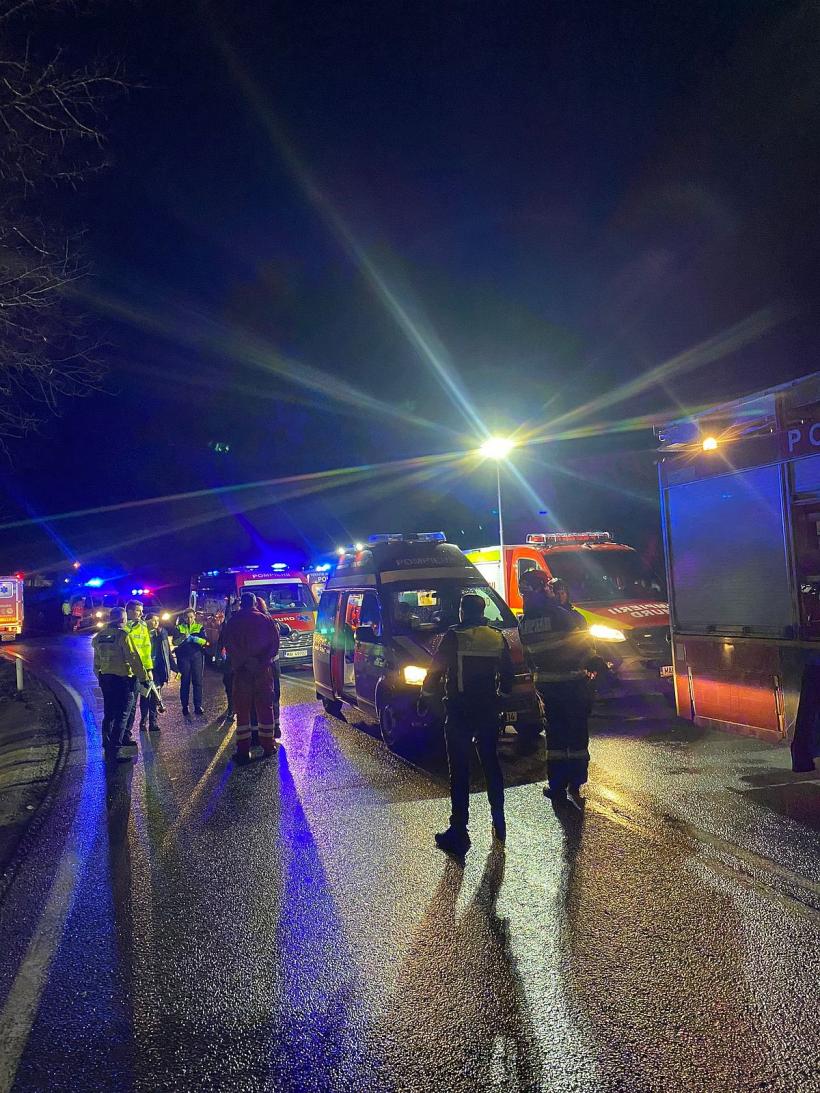 Șapte persoane rănite după un accident în județul Cluj. O persoană a murit 18829146