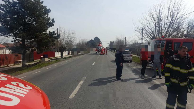 Accident pe DN 2A, în județul Ialomița. O mașină a intrat într-un copac. Două persoane au fost rănite 18829259