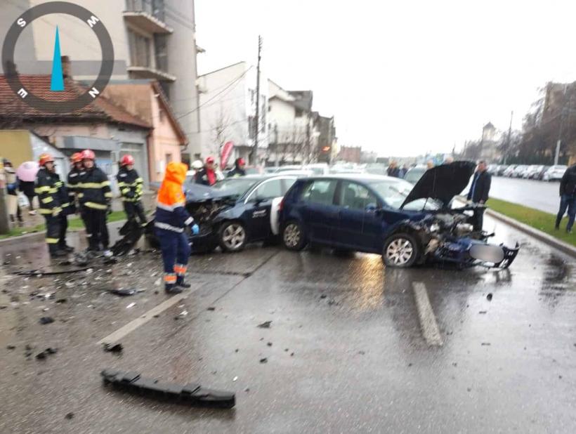 Accident grav în municipiul Drobeta-Turnu Severin. Două persoane au fost rănite