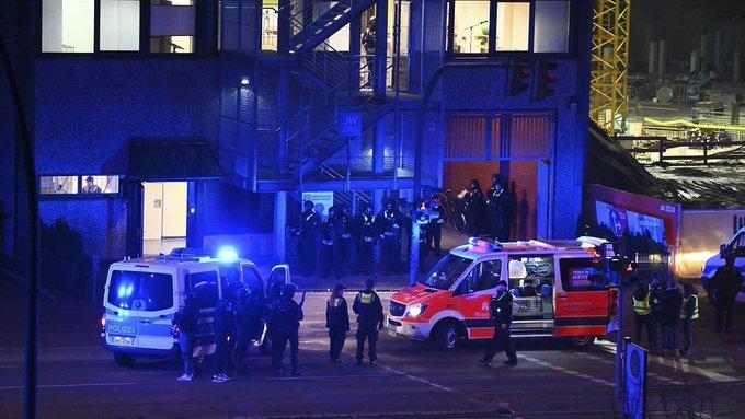 Atac armat într-o biserică din Hamburg! Opt morți și zeci de răniți