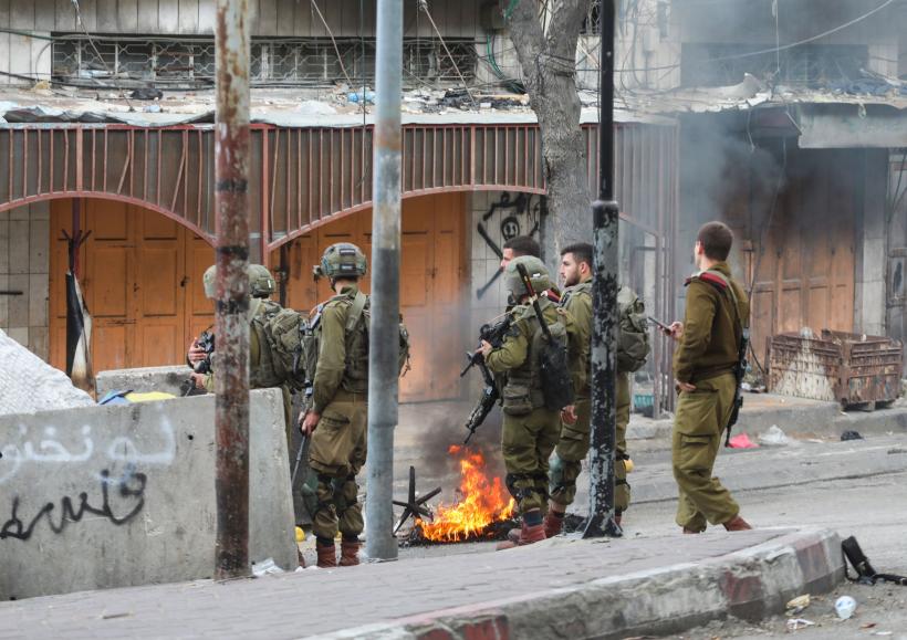 Trei bărbați înarmați au fost împușcați mortal în confruntările dintre israelieni și palestinieni  18829460