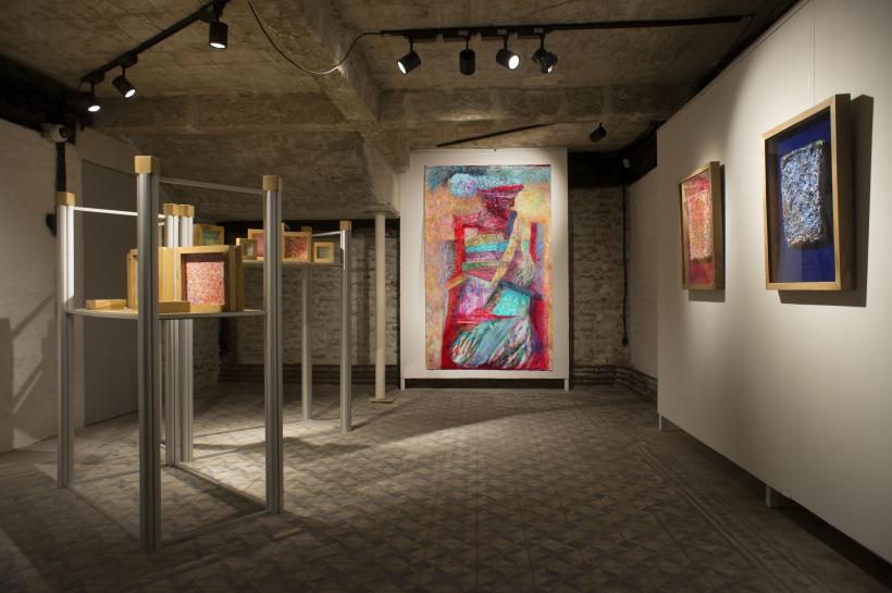Galeria Scemtovici & Benowitz Gallery are onoarea să prezinte expoziția personală a artistului Olimpiu Bandalac „ORELE...”, o instalație multimedia de pictură, obiect și instalație sonoră inspirate de creația muzicală a compozitorului Octavian Nemescu 18829703