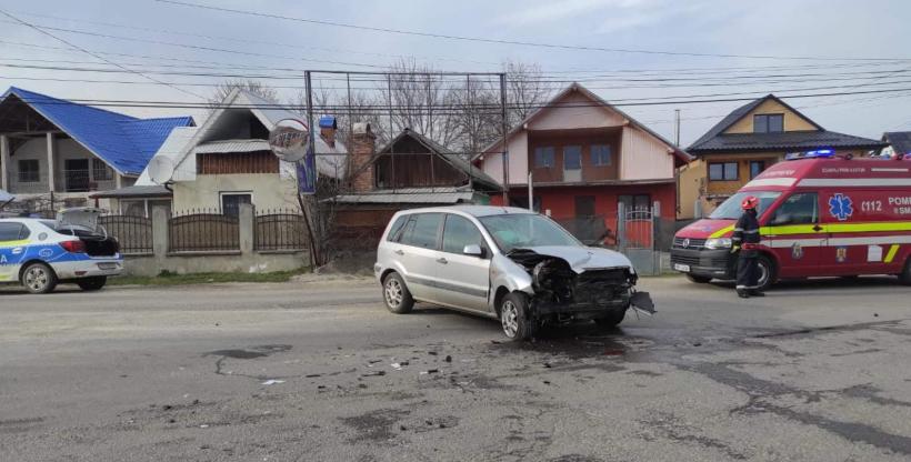 Două mașini și o căruță, implicate într-un accident. Trei femei au fost rănite