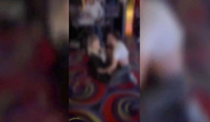 Un cuplu din Pitești, filmat în timpul unui show erotic. Imaginile au ajuns în atenția poliției 