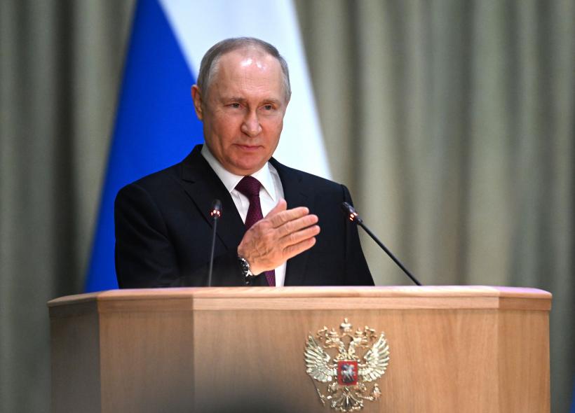 Vladimir Putin le cere oligarhilor ruși să investească în economia țării