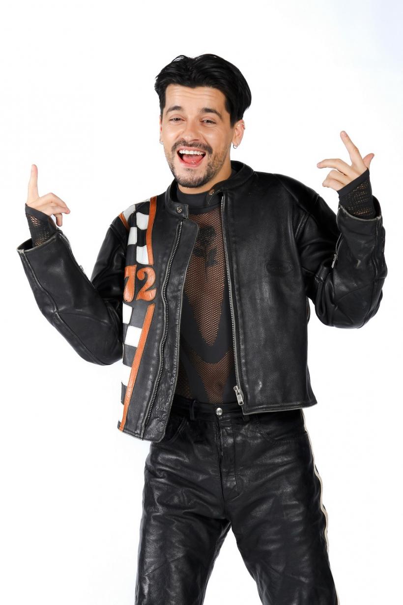 Damian Drăghici şi Vocea care îţi cântă dorul şi Wrs şi Emilian sunt echipele care completează cast-ul sezonului 19 Te cunosc de undeva! 18830269