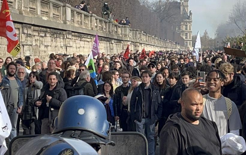 Zeci de protestatari reţinuţi la Paris în urma confruntărilor cu forţele de ordine 18830407