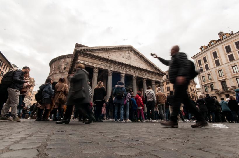 Taxă pentru turiști la intrarea în Panteonul din Roma