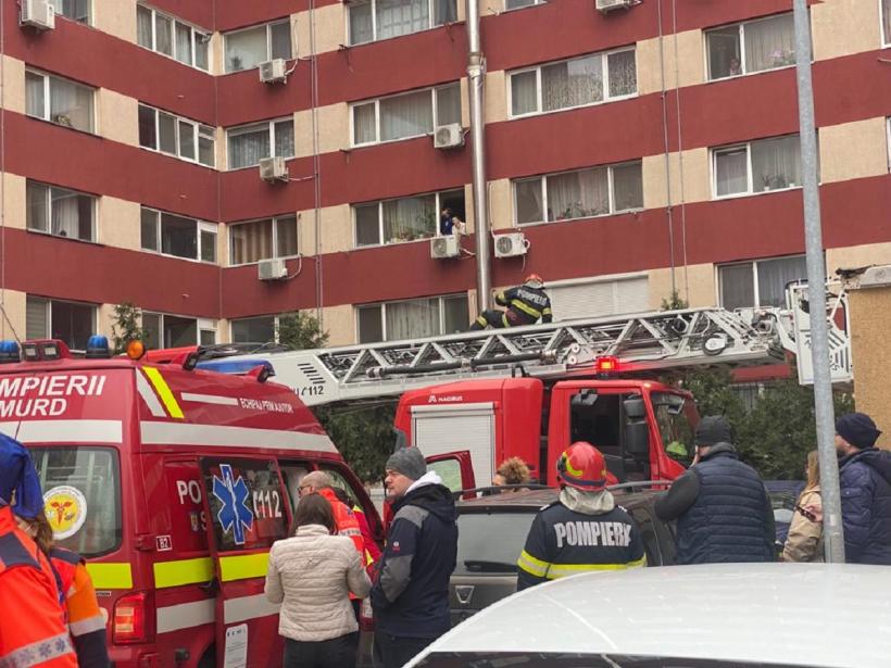 VIDEO Incendiu într-un bloc din Constanța 18830529