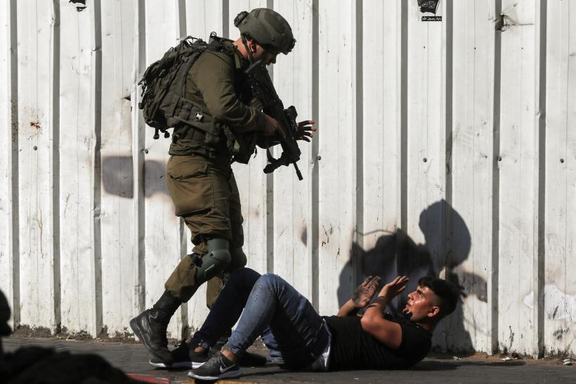 Israelieni, răniţi într-un atac armat produs în Cisiordania