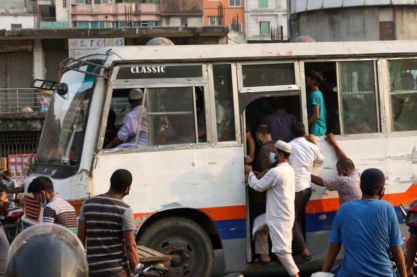 Tragedie în Bangladesh: Zeci de morți, într-un accident de autobuz