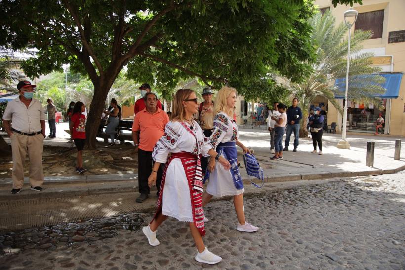 Concurenții America Express dau startul carnavalului în Barranquilla, orașul unde se desfășoară al doilea cel mai mare eveniment de acest gen din lume. Ediția de ieri seară, lider de audiență 18830673