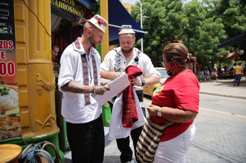 Concurenții America Express dau startul carnavalului în Barranquilla, orașul unde se desfășoară al doilea cel mai mare eveniment de acest gen din lume. Ediția de ieri seară, lider de audiență 18830676