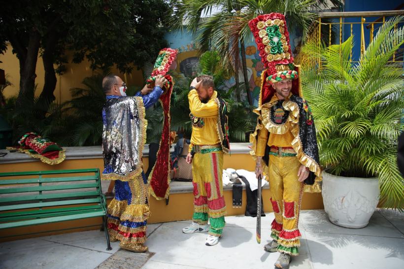 Concurenții America Express dau startul carnavalului în Barranquilla, orașul unde se desfășoară al doilea cel mai mare eveniment de acest gen din lume. Ediția de ieri seară, lider de audiență 18830678