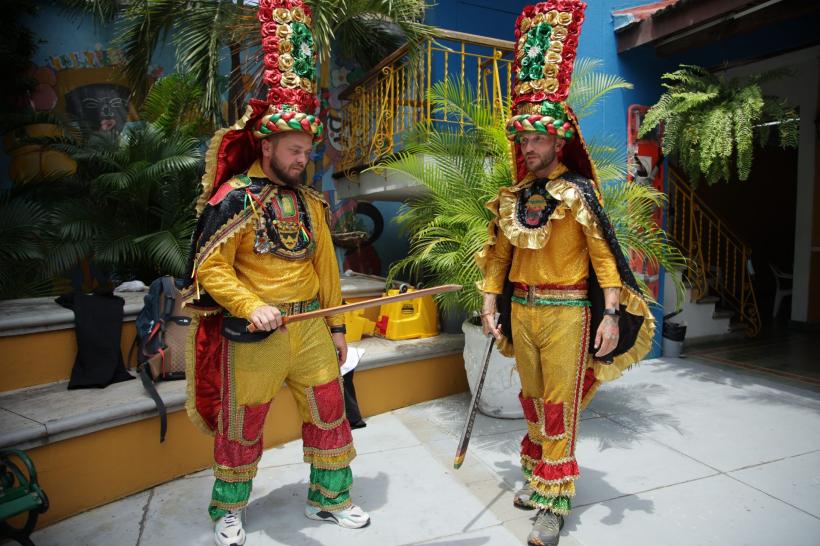 Concurenții America Express dau startul carnavalului în Barranquilla, orașul unde se desfășoară al doilea cel mai mare eveniment de acest gen din lume. Ediția de ieri seară, lider de audiență 18830679