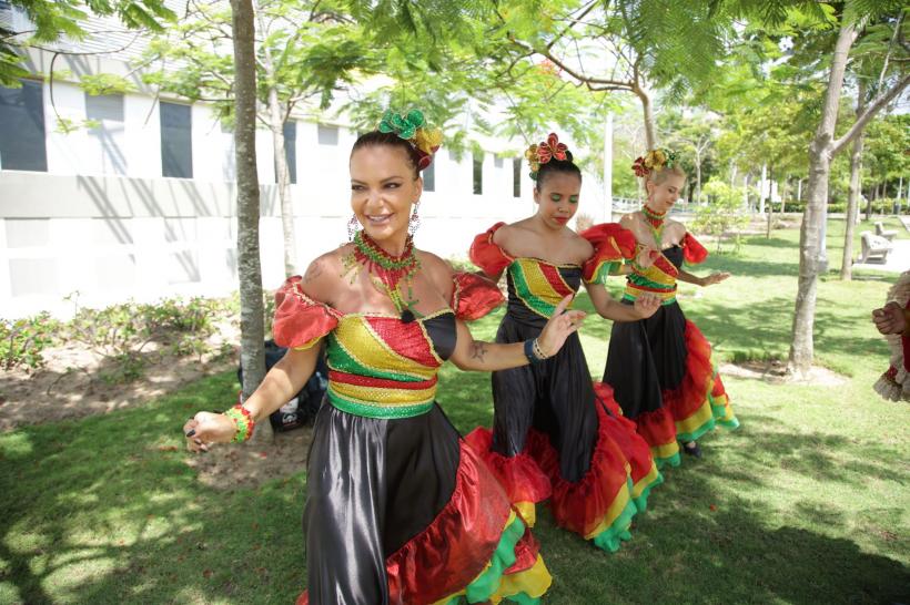 Concurenții America Express dau startul carnavalului în Barranquilla, orașul unde se desfășoară al doilea cel mai mare eveniment de acest gen din lume. Ediția de ieri seară, lider de audiență 18830682