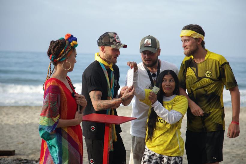 Concurenții America Express dau startul carnavalului în Barranquilla, orașul unde se desfășoară al doilea cel mai mare eveniment de acest gen din lume. Ediția de ieri seară, lider de audiență 18830688