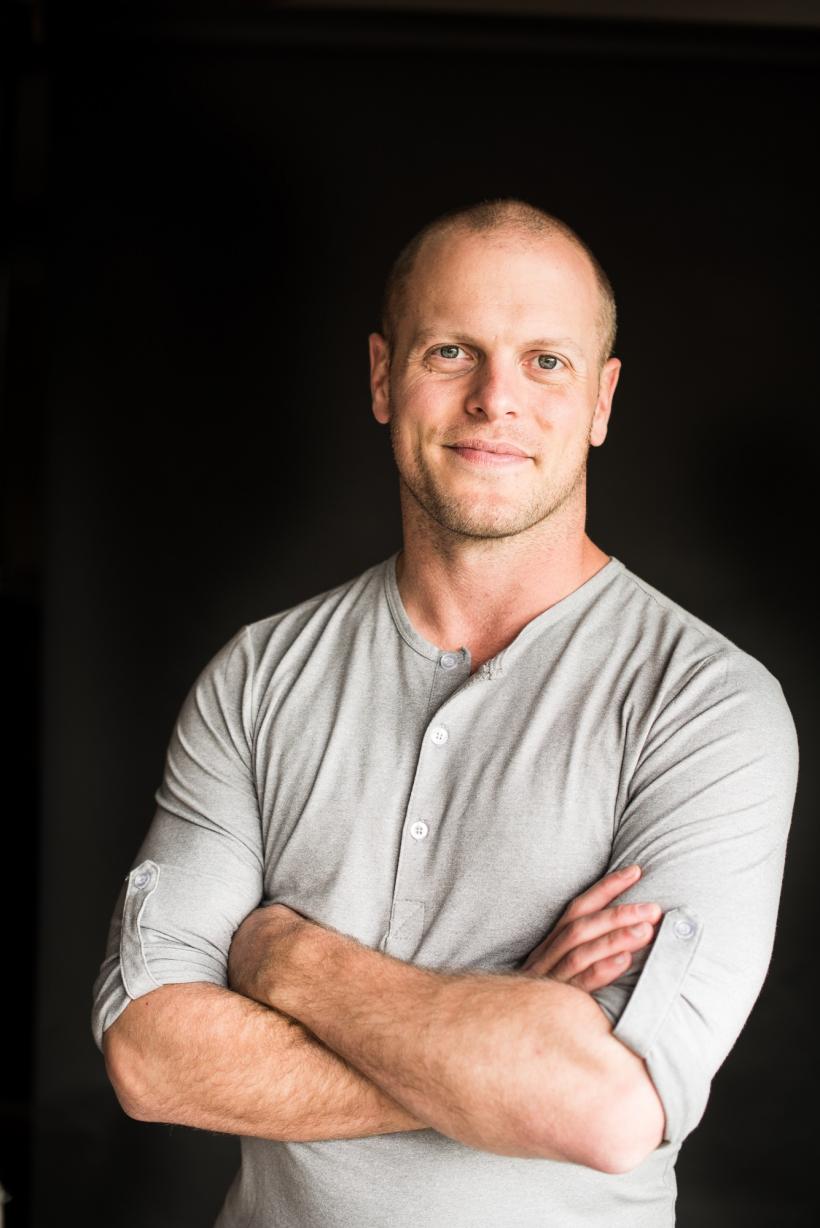 Celebrul scriitor Tim Ferriss vine în România: Editura ap! a publicat 5 titluri semnate de cunoscutul autor de bestsellere! 18830794