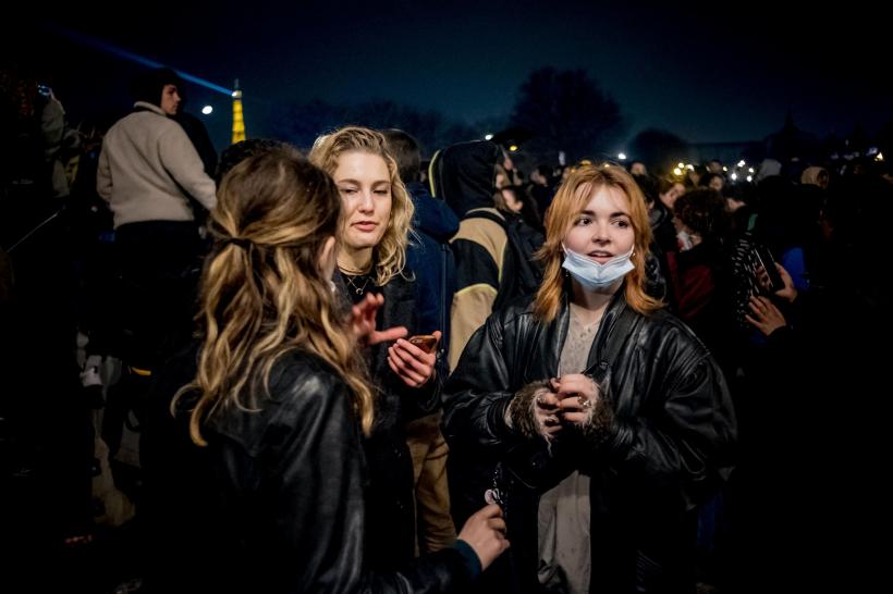 Protestele continuă în Franţa, în contextul respingerii moţiunilor de cenzură împotriva reformei pensiilor 18830781