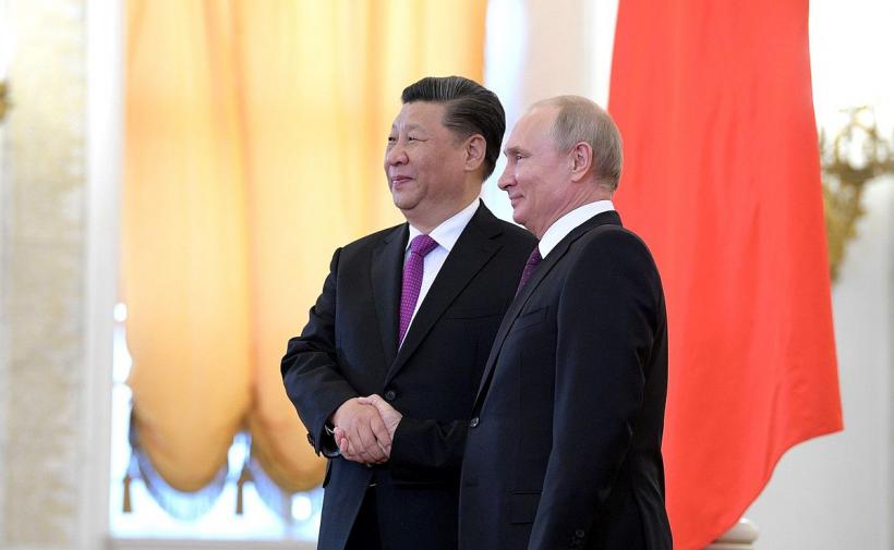 Xi, în vizită de resuscitare a camaradului Putin 