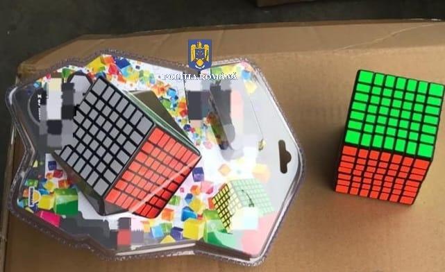 Dosar penal pentru mărfuri contrafăcute.  A fost descoperit un container cu cuburi Rubik false 18831080