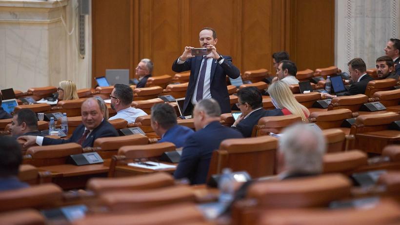 Legi pentru realegeri. Șoșoacă "reîntregitoarea" 18830903