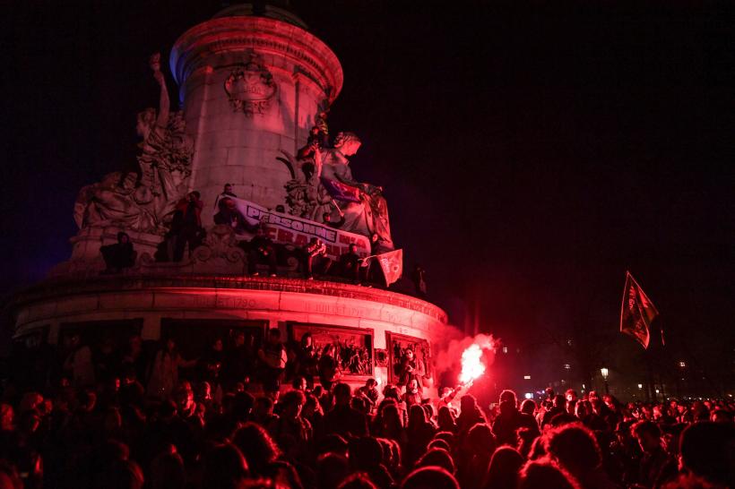 Continuă protestele violente în Franţa. Zeci de persoane au fost reţinute 18830935