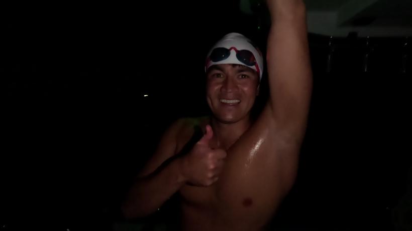 Record mondial: un scoțian a înotat în apele pline cu rechini dintre insulele Noii Zeelande 18830924