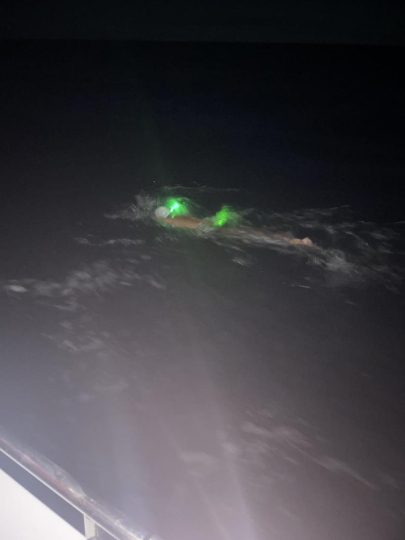 Record mondial: un scoțian a înotat în apele pline cu rechini dintre insulele Noii Zeelande 18830927