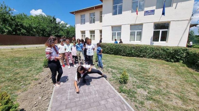 Meseriile viitorului. Consilier în realitate virtuală vs buldoexcavatorist 18831054