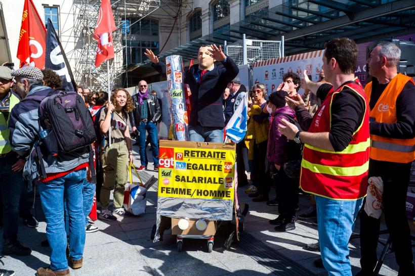 Proteste explozive în Franța 18831137