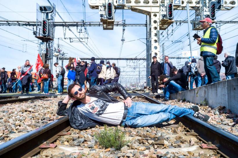 Peste un milion de participanţi la protestele din Franţa. Marine Le Pen: Este "un semnal puternic" 18831261