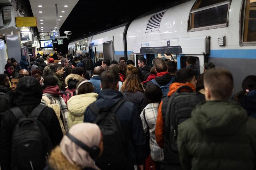 Peste un milion de participanţi la protestele din Franţa. Marine Le Pen: Este "un semnal puternic" 18831263