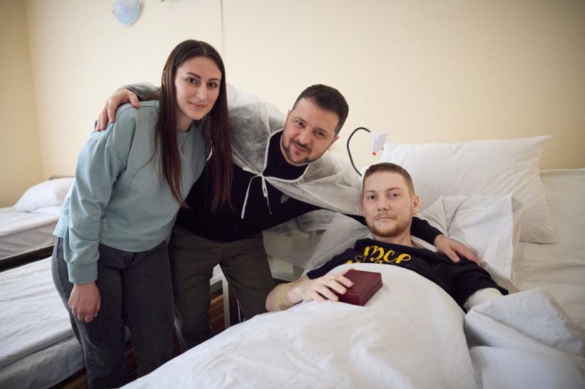 Volodimir Zelenski a vizitat oraşul Harkiv și a oferit medalii soldaților răniți
