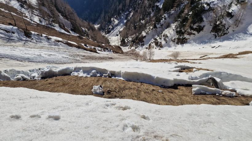 Un gălățean a rămas blocat noaptea, în pantaloni scurți, în Munții Caraiman 18831402